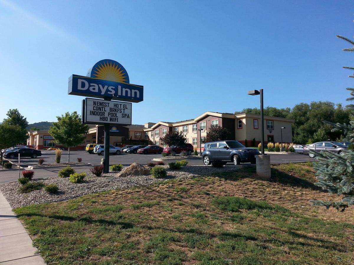 Days Inn By Wyndham Маниту-Спрингс Экстерьер фото